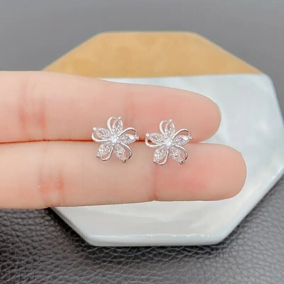 New - Exquisite Zircon Flower Design Stud Earrings - Picture 1 of 4